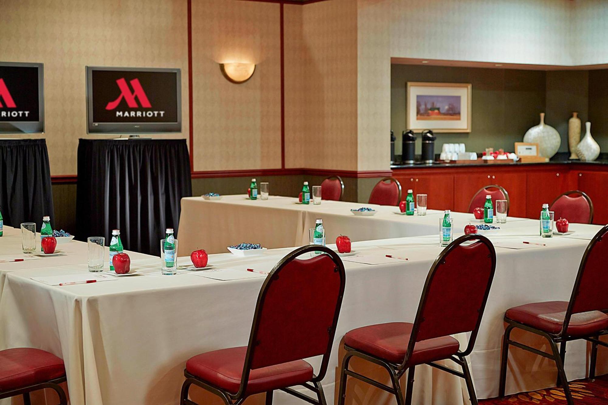 Marriott Hartford/Windsor Airport Hotell Exteriör bild